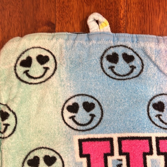 100% cotton “Good Vibes” backpack towel - Picture 6 of 9